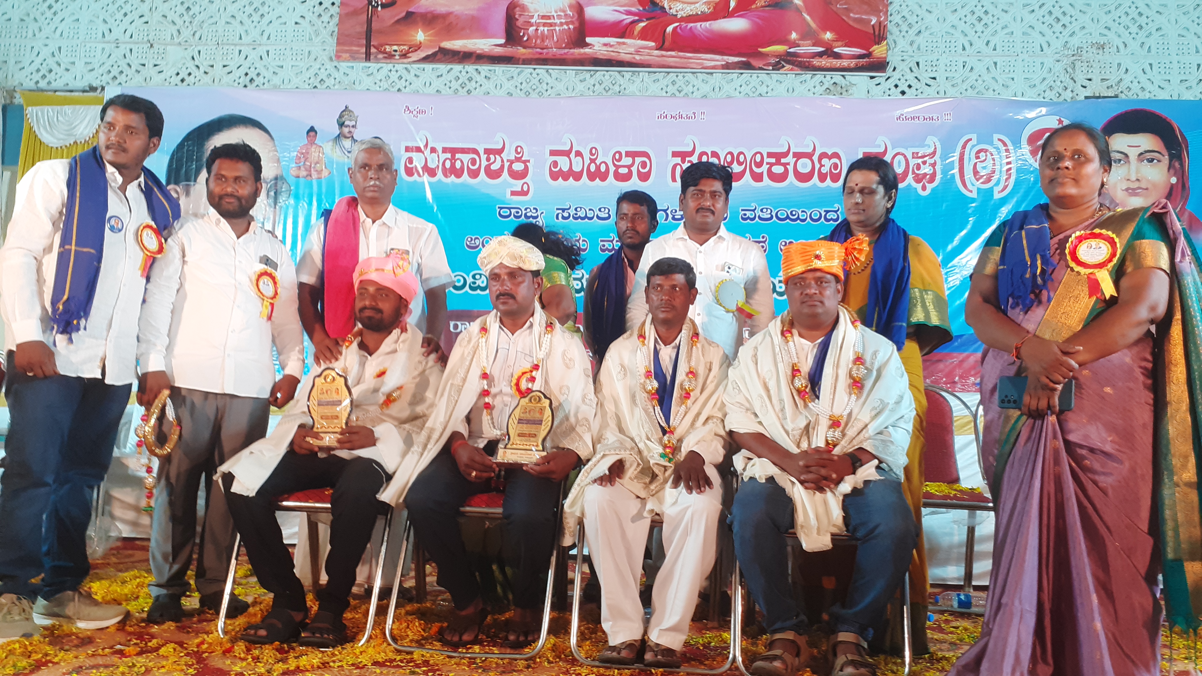 ಮಹಾಶಕ್ತಿ ಮಹಿಳಾ ಸಬಲೀಕರಣ ಸಂಘ (ರಿ )ವತಿಯಿಂದ ವಿವಿಧ ಕ್ಷೇತದಲ್ಲಿ ಗಣನಿಯ ಸೇವೆ ಸಲ್ಲಿಸಿದ ಸಾಧಕರಿಗೆ ಸನ್ಮಾನ.