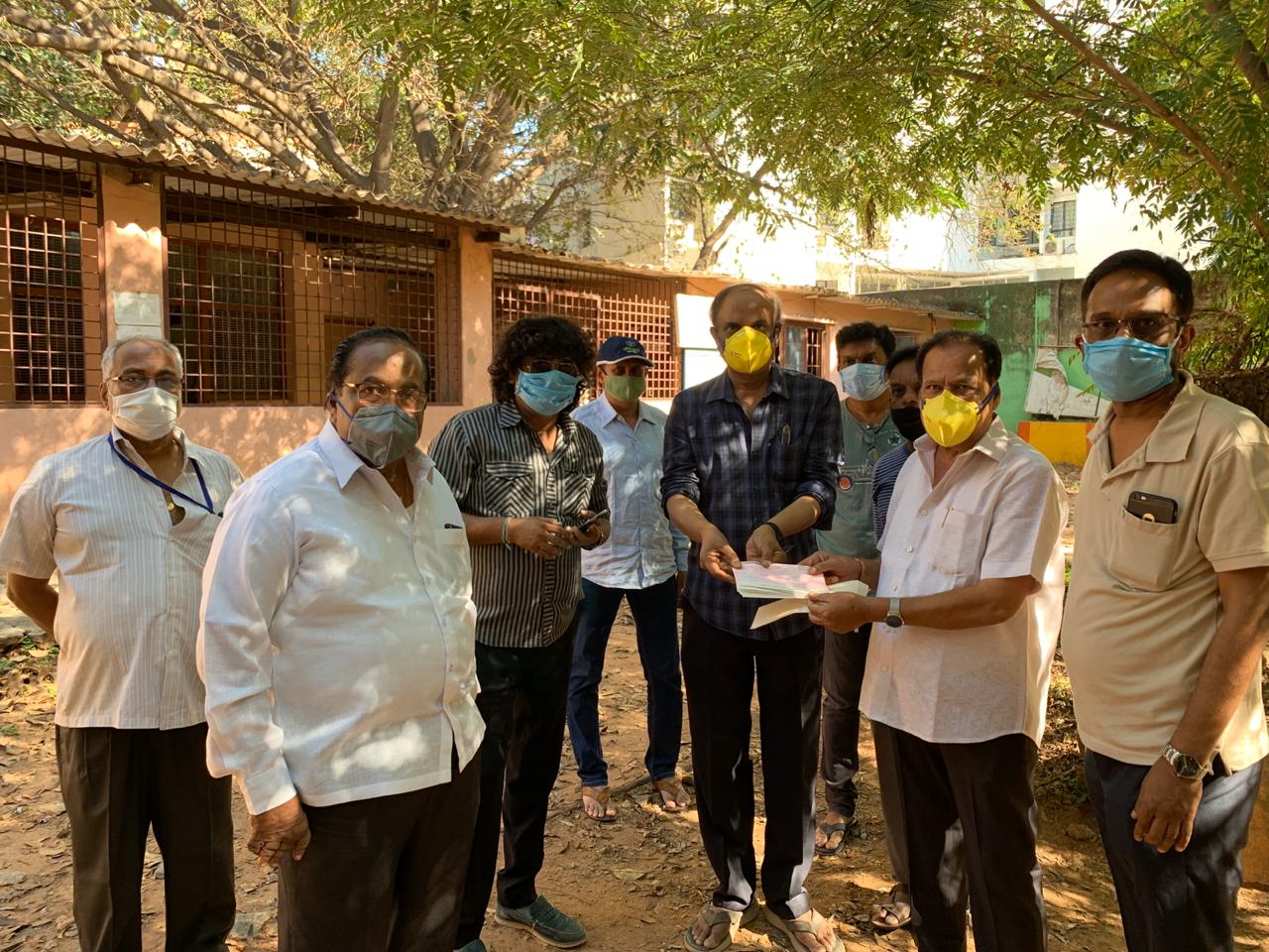 ಕರ್ನಾಟಕ ಚಲನಚಿತ್ರ ಕಾರ್ಮಿಕರ ಒಕ್ಕೂಟಕ್ಕೆ ಸಹಾಯ ಅಸ್ತ ನಿಖಿಲ್ ಕುಮಾರ್ ಸ್ವಾಮಿ 