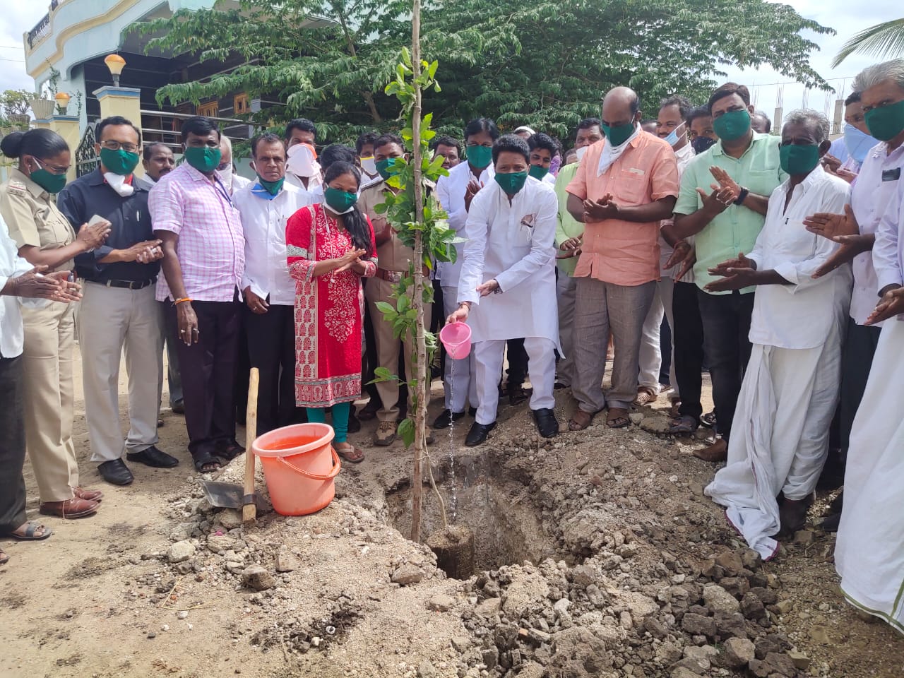 ಪರಿಸರ ರಕ್ಷಣೆ ನಮ್ಮ ಹೊಣೆ ಸಾಲುಮರದ ತಿಮ್ಮಕ್ಕ ನಮಗೆ ಆದರ್ಶ .