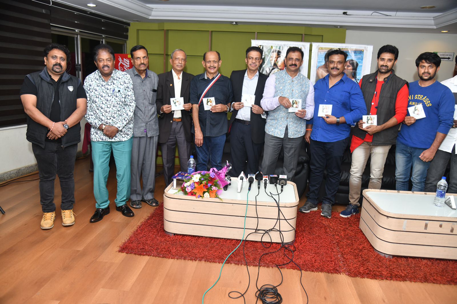 ಪೊಲೀಸ್ ಅಧಿಕಾರಿ ರವಿಕಾಂತೇಗೌಡ ಅವರಿಂದ "ಎರಡುಸಾವಿರದ ಇಪ್ಪತ್ತು ಗೋಪಿಕೆಯರು" ಚಿತ್ರದ ಹಾಡುಗಳ ಬಿಡುಗಡೆ.