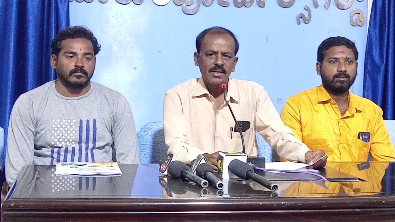 ಚಿತ್ರನಟಿ ಡಾ.ಪೂಜಾ ರಮೇಶ ನೇತೃತ್ವದಲ್ಲಿ ಸರ್ಕಾರಿ ಶಾಲೆಗಳ ಉಳಿವಿಗಾಗಿ ನವೆಂಬರ್-1 ರಿಂದ ಅಭಿಯಾನ ಆರಂಭ - ಮಾರುತಿ ಬಡಿಗೇರ. 