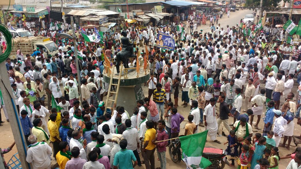 ಸಿರವಾರದಲ್ಲಿ ಜೆಡಿಎಸ್ ಹವಾ.ಹೆಚ್ಚುತ್ತಲಿರುವ ವೆಂಕಟ್ಟಪ್ಪ ನಾಯಕರಿಗೆ ಜನಬೆಂಬಲ. 