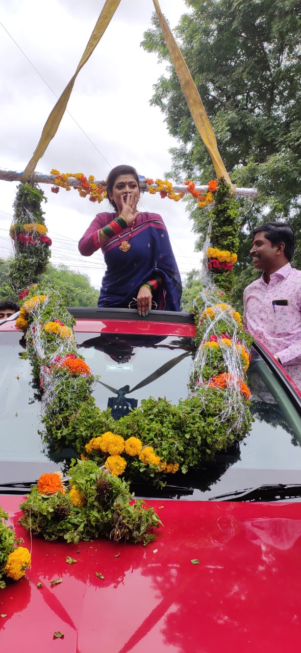 ರಾಯಚೂರು  ರಾಜಕಾರಣಿಗಳ ನಿದ್ದೆಗೆಡಿಸಿದ ಚಿತ್ರನಟಿ ಪೂಜಾ ರಮೇಶ್