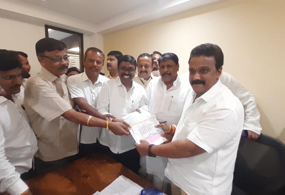 ಲಿಂಗಸೂಗೂರು ಕ್ಷೇತ್ರಕ್ಕೆ "ಬಿ" ಫಾರಂಗಾಗಿ,ಕಾಂಗ್ರೇಸ್ ಪಕ್ಷದಿಂದ ಅರ್ಜಿ ಸಲ್ಲಿದ ಮಾಜಿ ಸಚಿವ ಹನುಮಂತಪ್ಪ ವೈ ಆಲ್ಕೋಡ್.