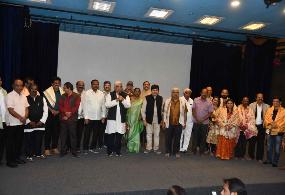 ಎಲ್ಲರ ಮನಮುಟ್ಟುವ ಸಪ್ತ ಶೈಲಿಯ ಸಂಗೀತ ಚಿತ್ರ  ಮುಚ್ಚಿಕೊಂಡಿದ್ದೇವೆ ಕಣ್ಣು.