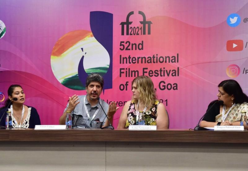 (IFFI-2021) ಪತ್ರಿಕಾಗೋಷ್ಠಿಯಲ್ಲಿ ಸ್ಪ್ಯಾನಿಷ್ ಮತ್ತು ಗೌರಾನಿ ಚಲನಚಿತ್ರ ‘ಚಾರ್ಲೆಟ್’ ನ ನಿರ್ದೇಶಕ ಸೈಮನ್ ಫ್ರಾಂಕೋ ಮತ್ತು ಸಹ-ನಿರ್ಮಾಪಕಿ ಲೀನಾ ಫರ್ನಾಂಡೀಸ್ ಭಾಗಿ.